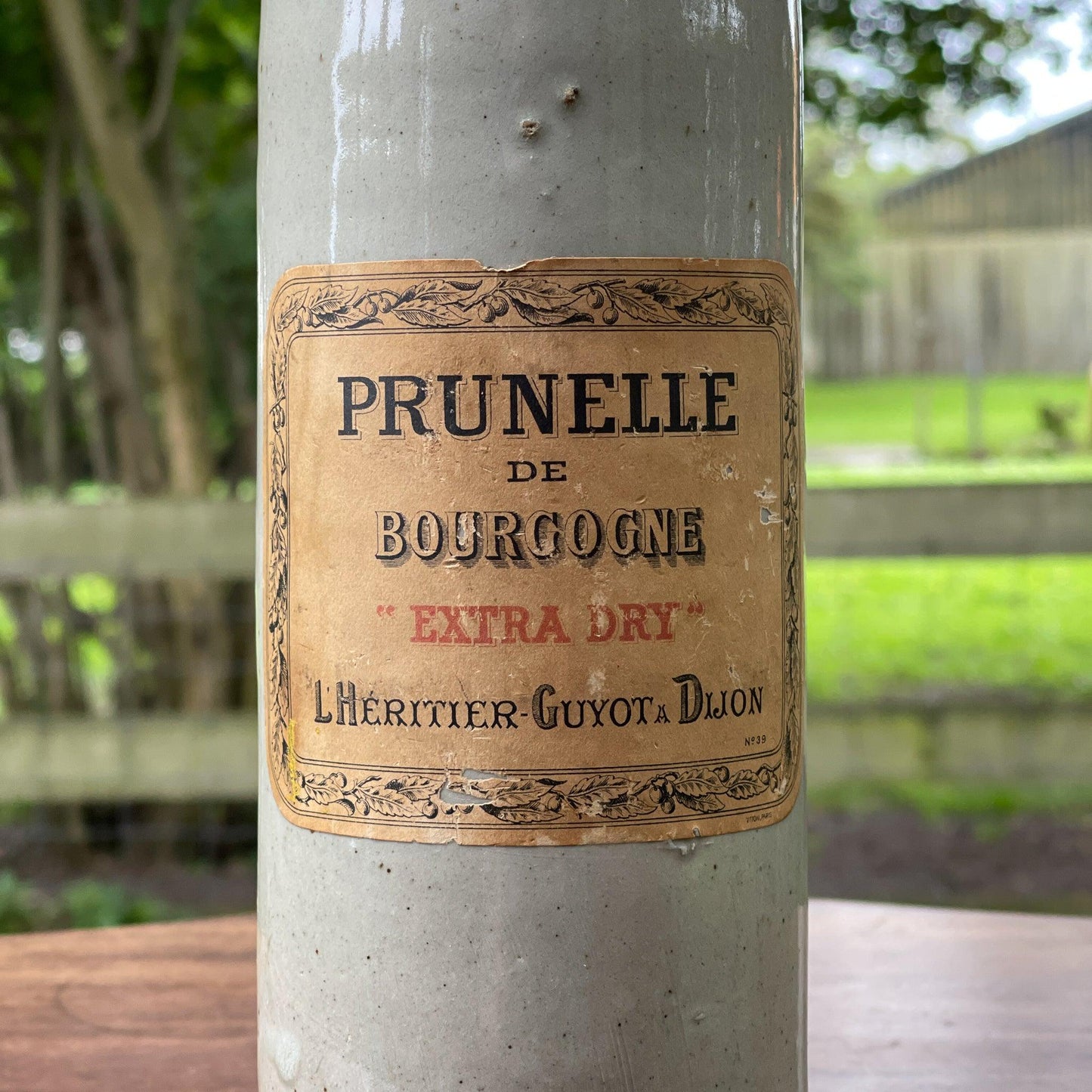 Aardewerk fles Prunelle de Bourgogne Extra Dry - Bamestra Curiosa